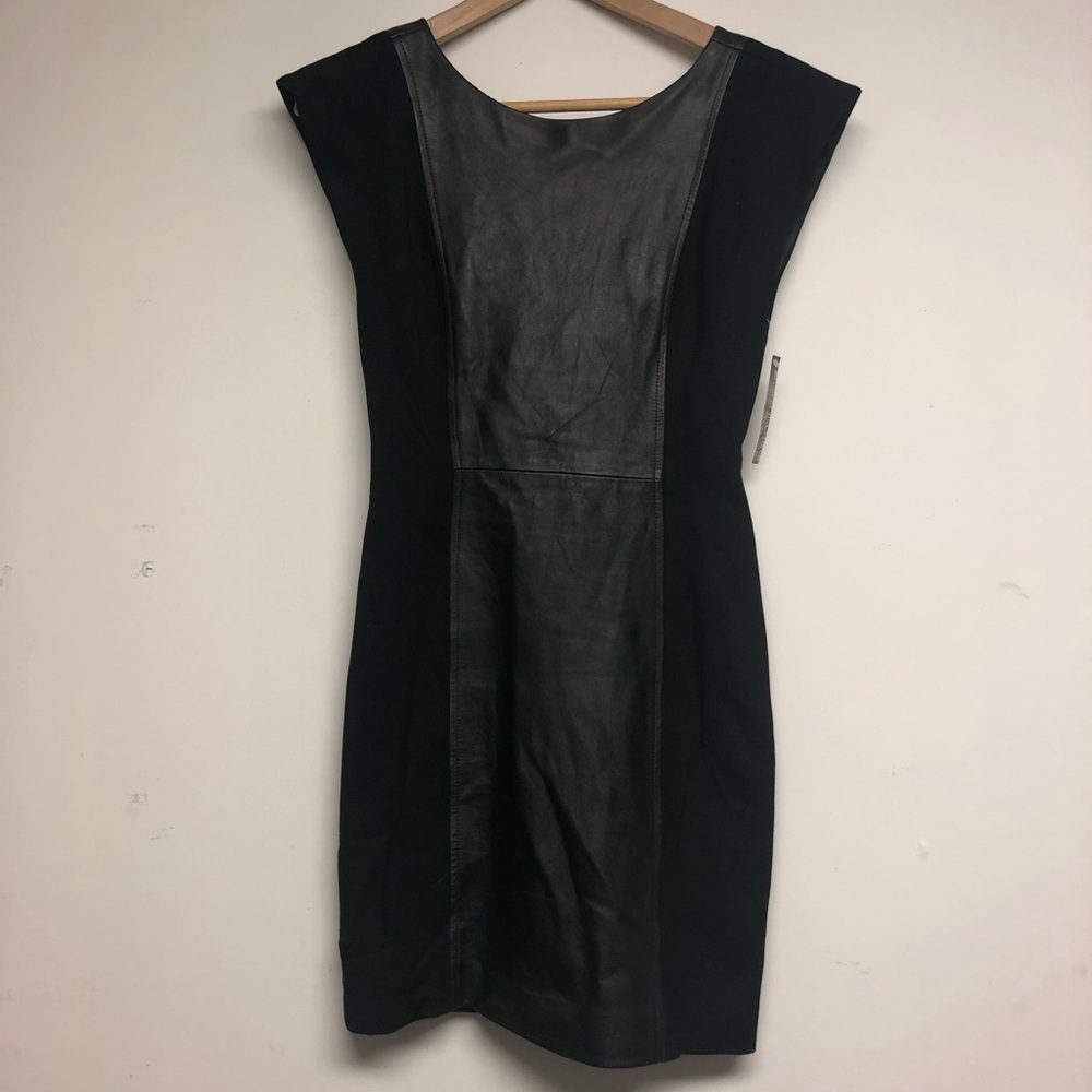 FITTED DRESS W LEATHER CENTRE PANEL